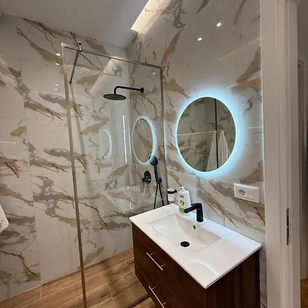 Βίλα London Pool Luxury Golem (Tirana)