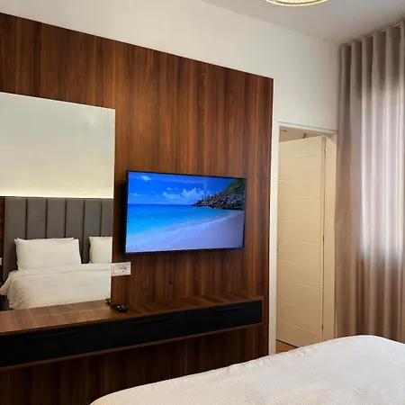Βίλα London Pool Luxury Golem (Tirana)