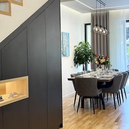 London Pool Luxury Βίλα Golem (Tirana)