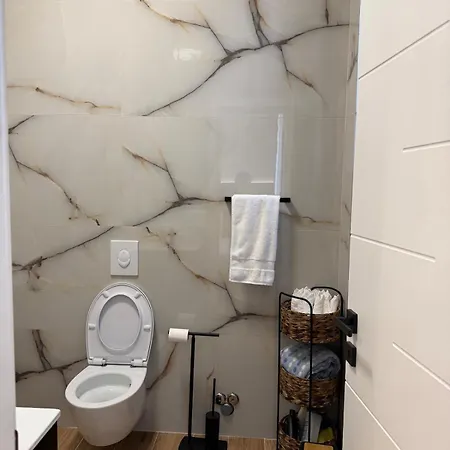 London Pool Luxury Βίλα